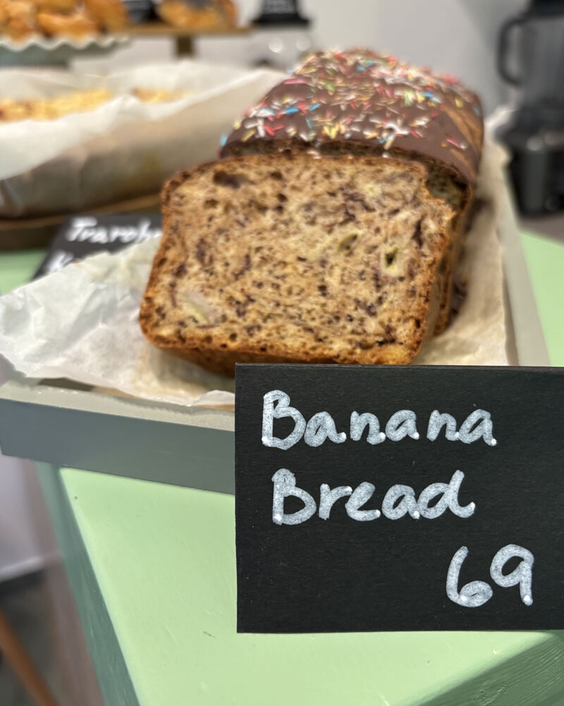 Banana bread na pultu
